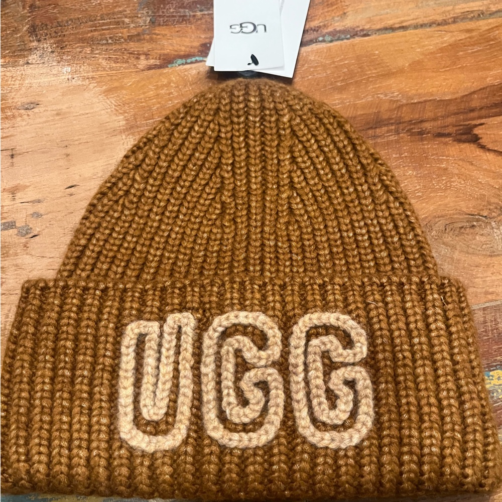 NWT UGG Chunky Crafted Rib Beanie